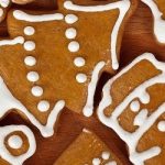 I biscotti di Natale sono dolci tradizionali da regalare e appendere all'albero. La loro storia e come decorarli.